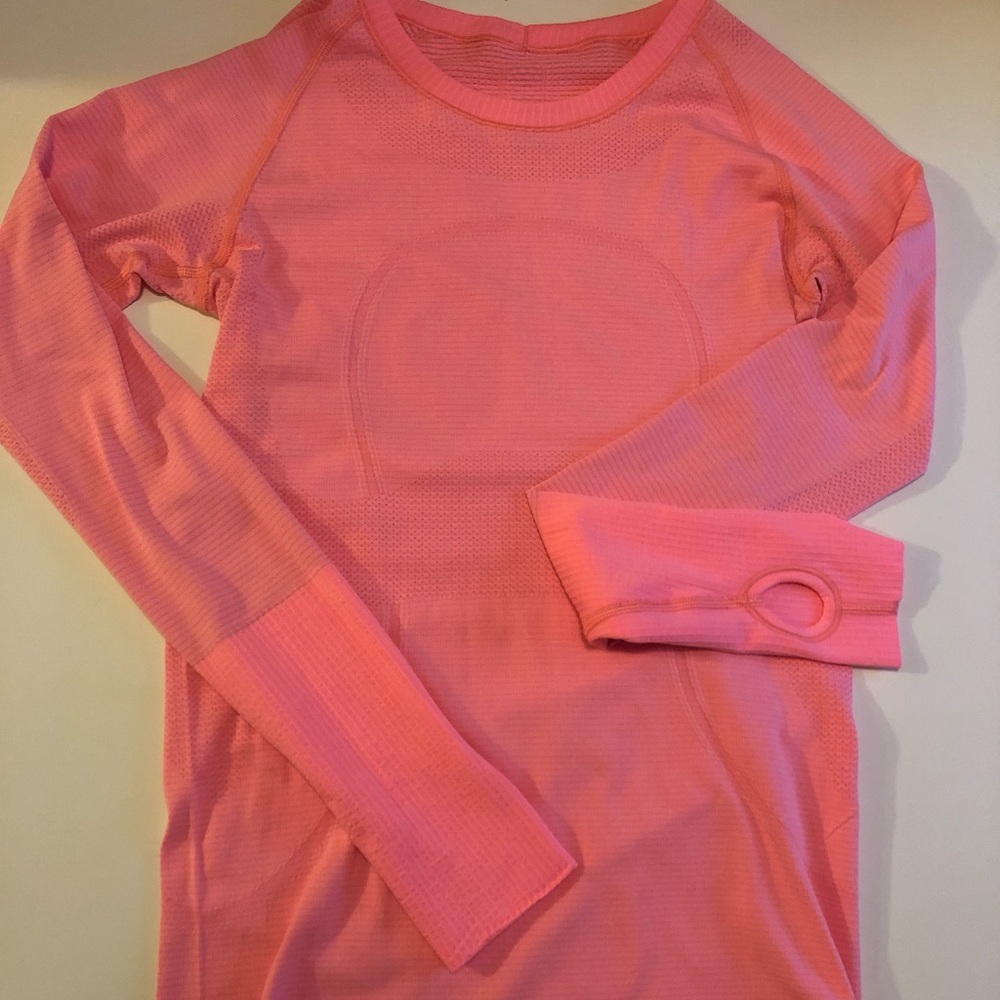 Lululemon Swiftly Tech Crew LS size 6